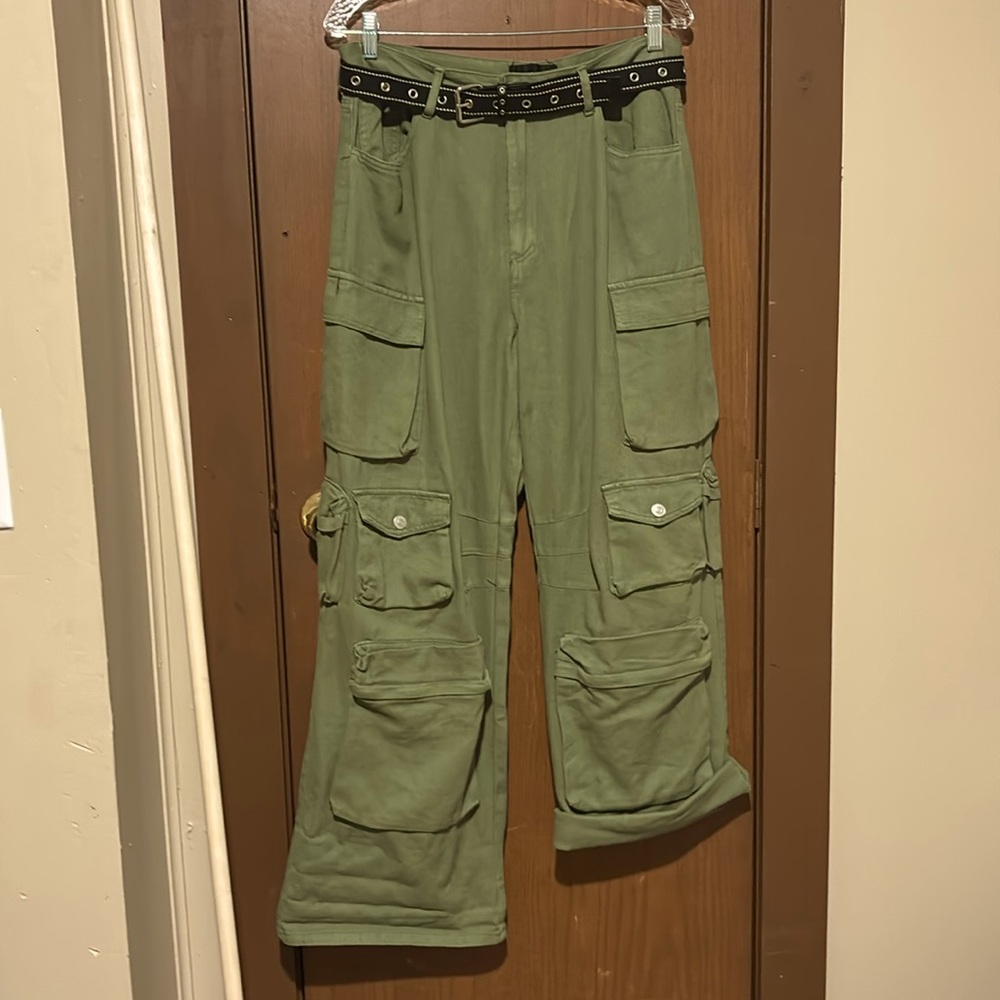FashionNova Green high waisted cargo pants size 13 wide leg belt sold separately